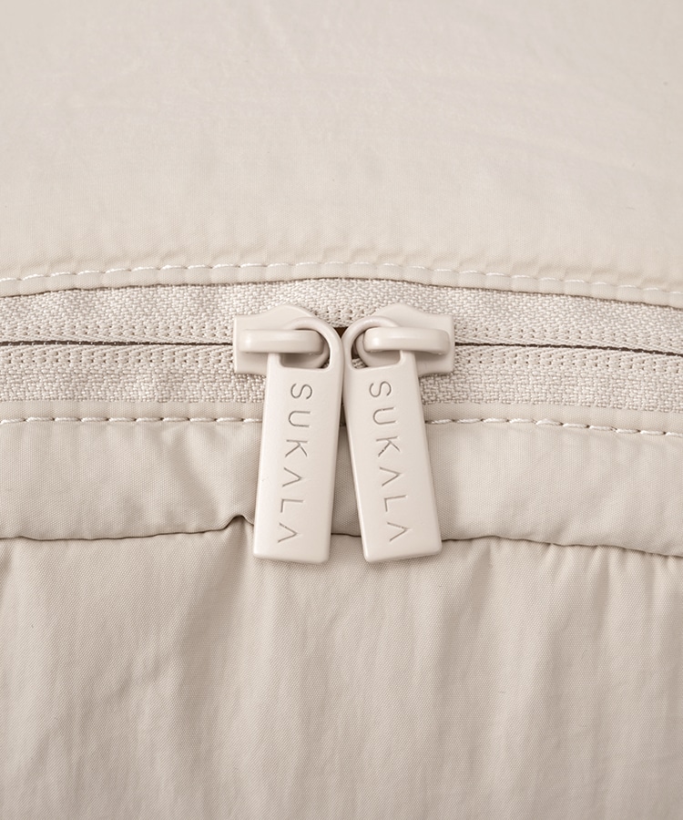 サンドベージュ