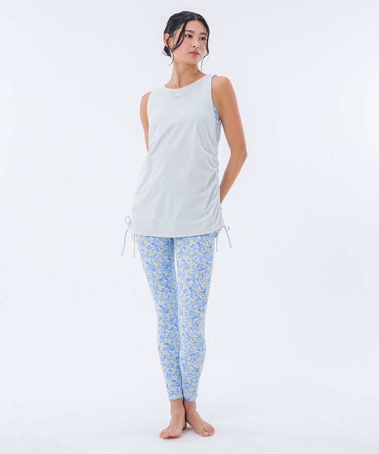 コーラルピンク