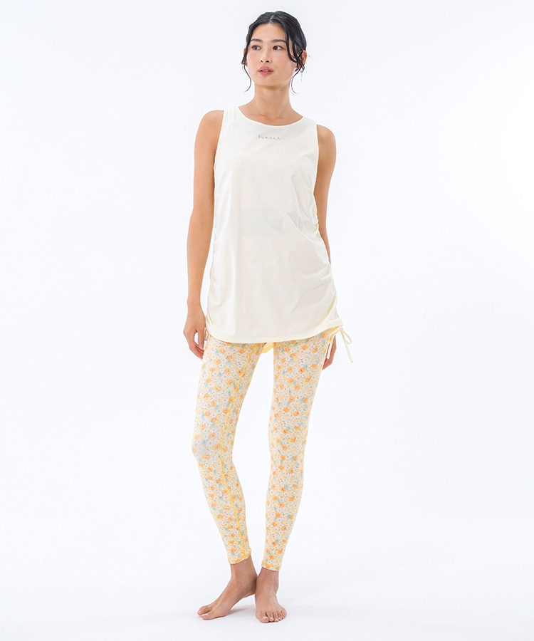 コーラルピンク