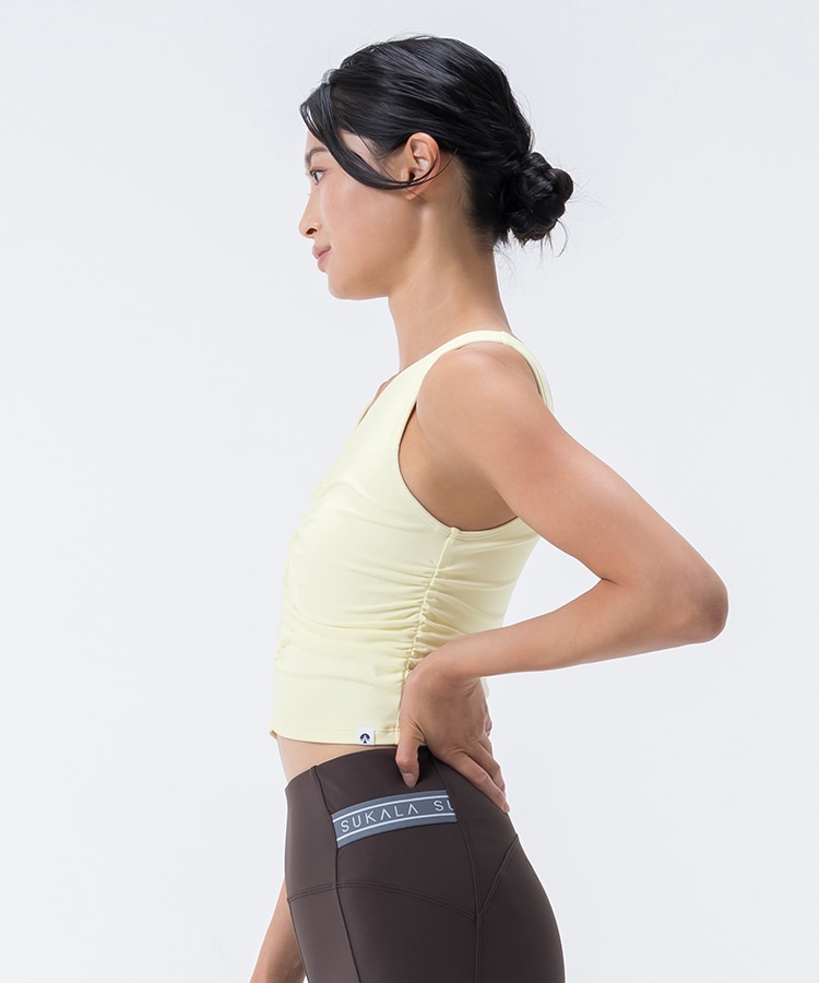 ペールイエロー