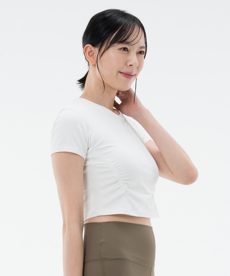 オフホワイト
