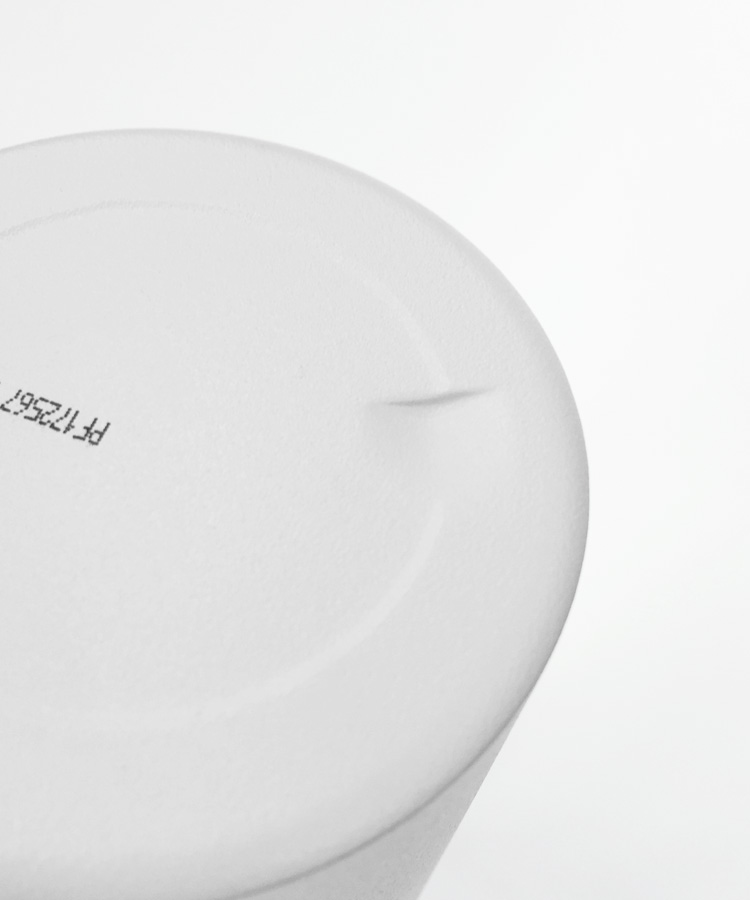 エメラルドグリーン