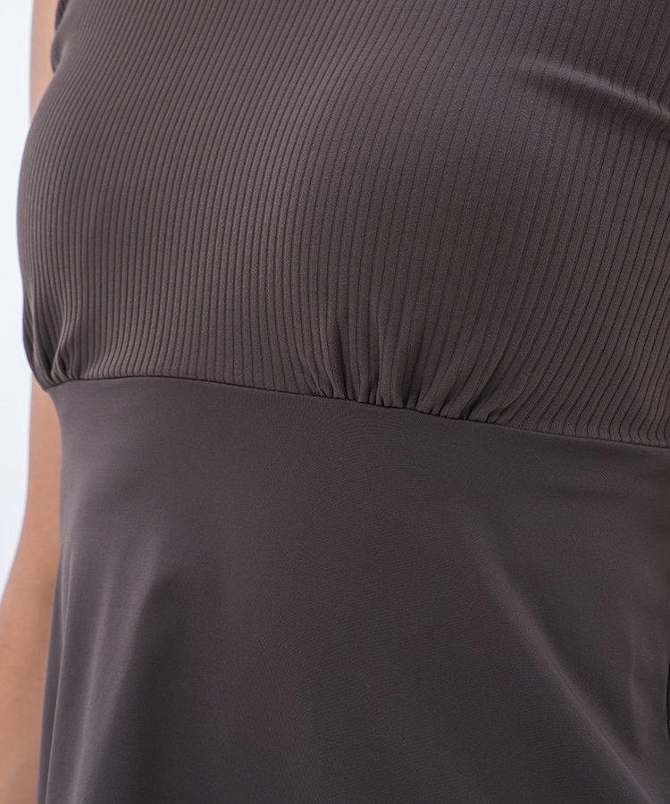 ペールイエロー