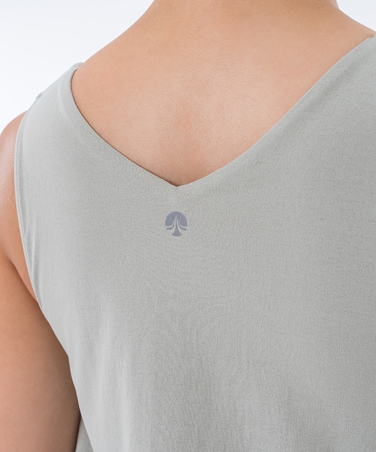 ペールイエロー