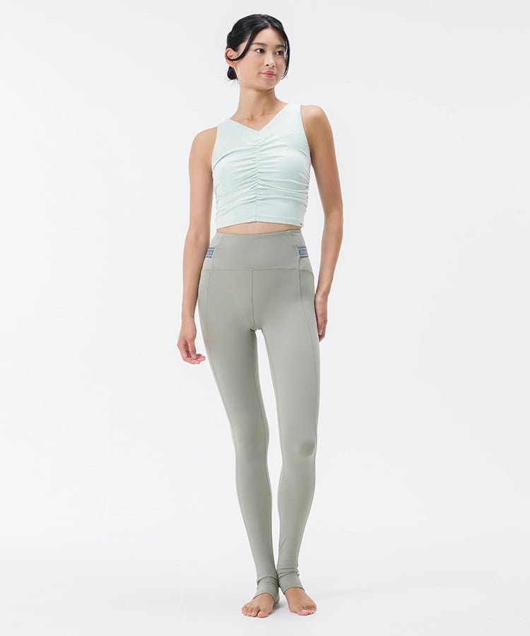 ペールイエロー