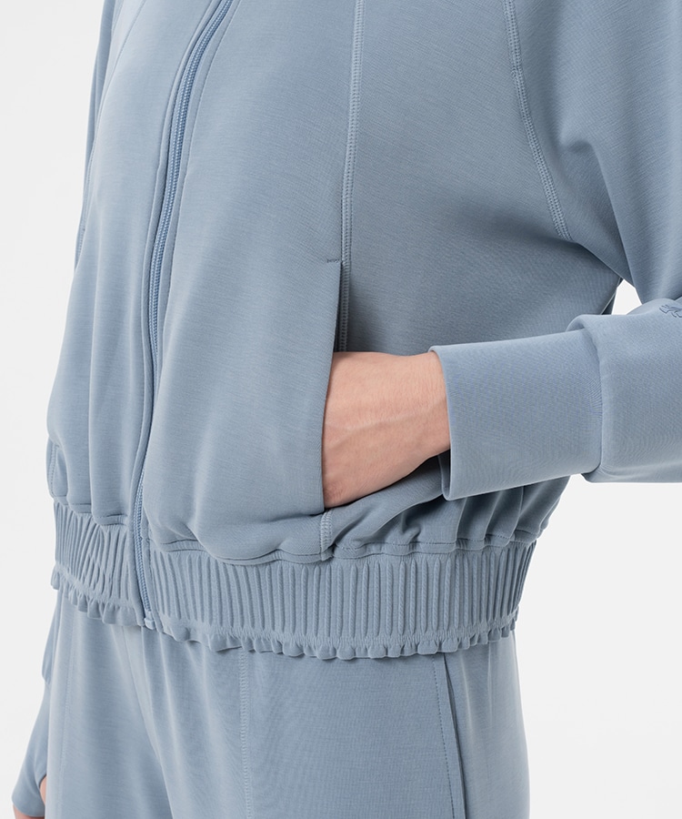 ライトベージュ