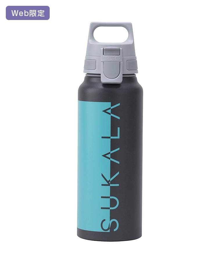 エメラルドグリーン